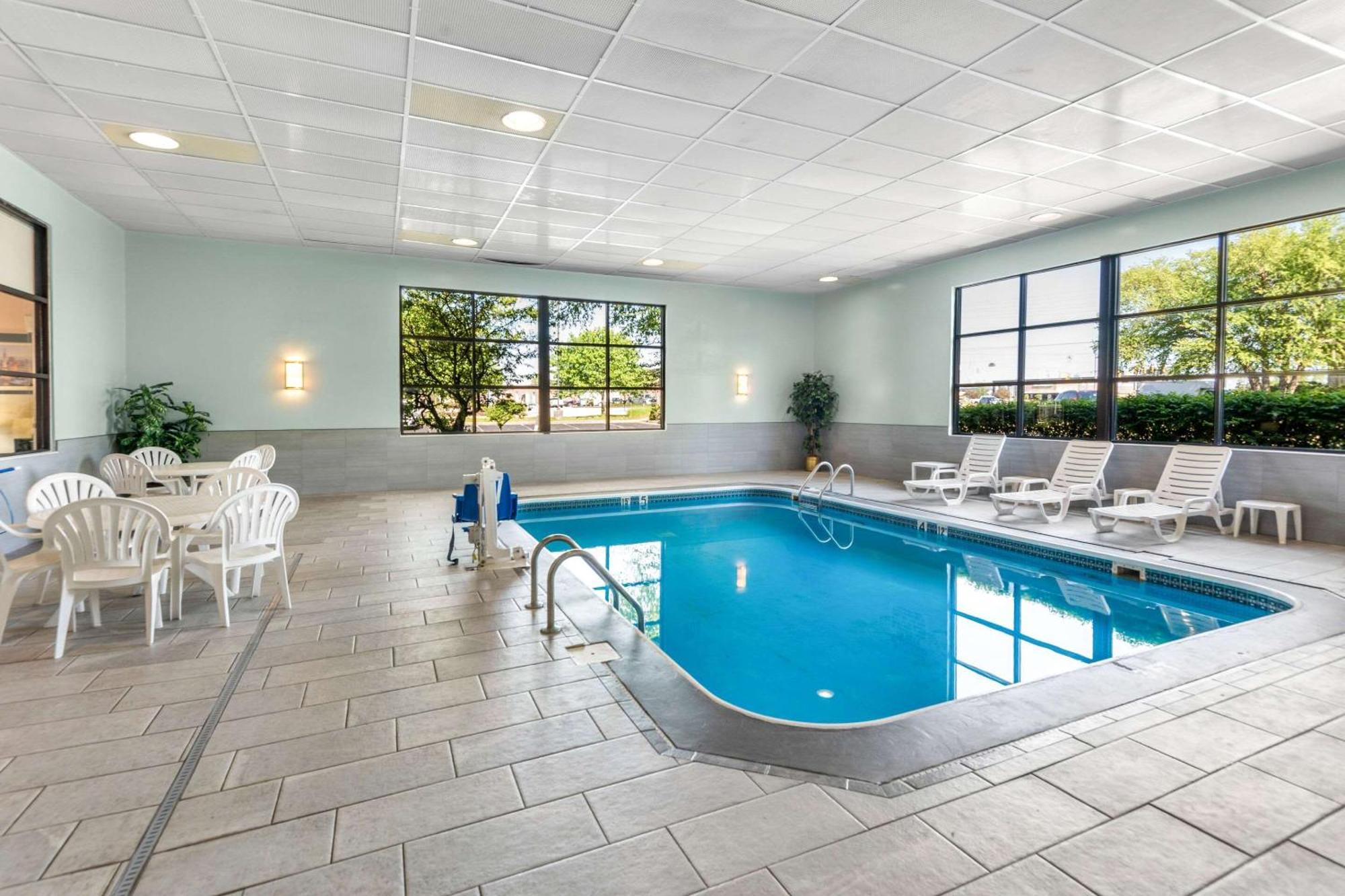 Clarion Inn & Suites Northwest Indianapolis Dış mekan fotoğraf