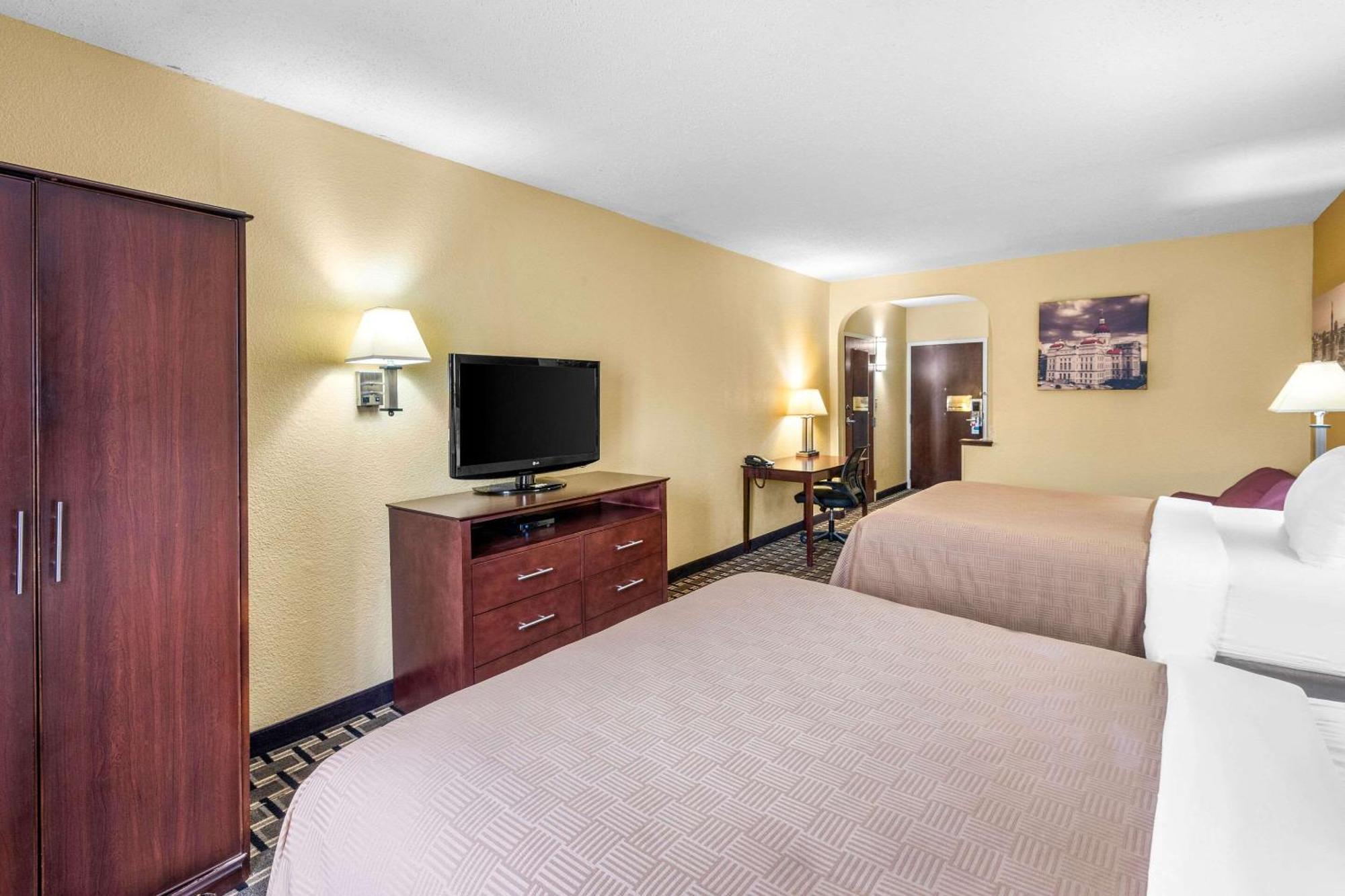 Clarion Inn & Suites Northwest Indianapolis Dış mekan fotoğraf