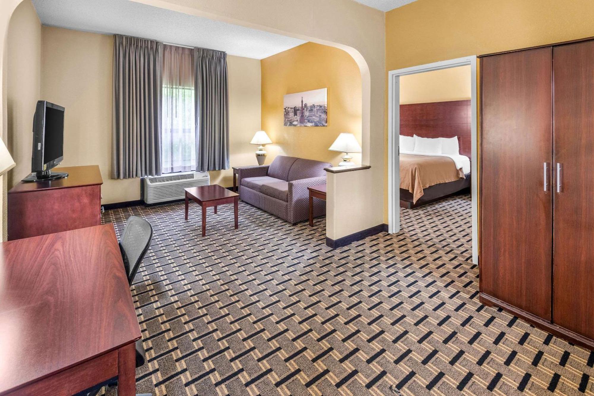 Clarion Inn & Suites Northwest Indianapolis Dış mekan fotoğraf