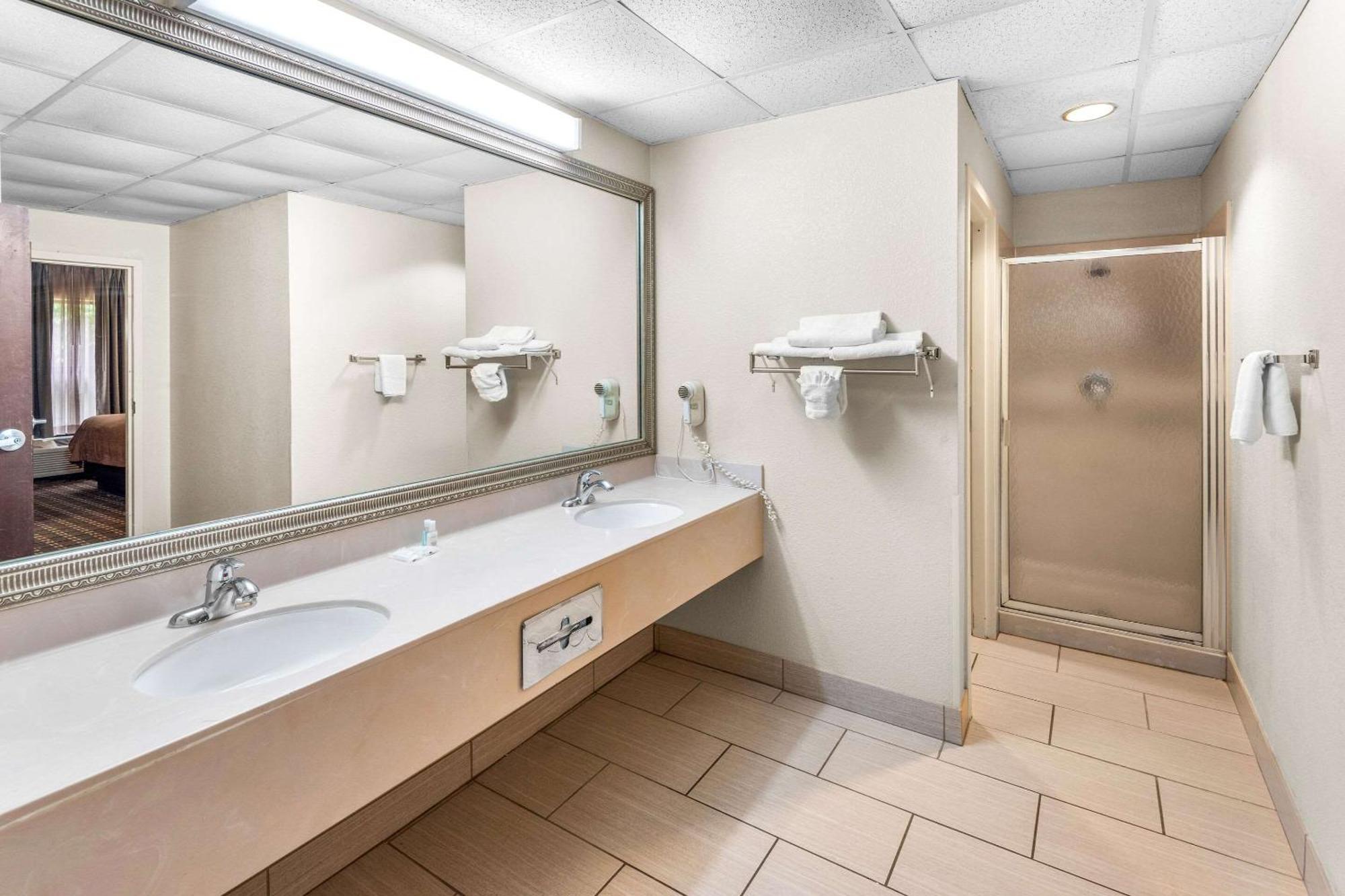 Clarion Inn & Suites Northwest Indianapolis Dış mekan fotoğraf