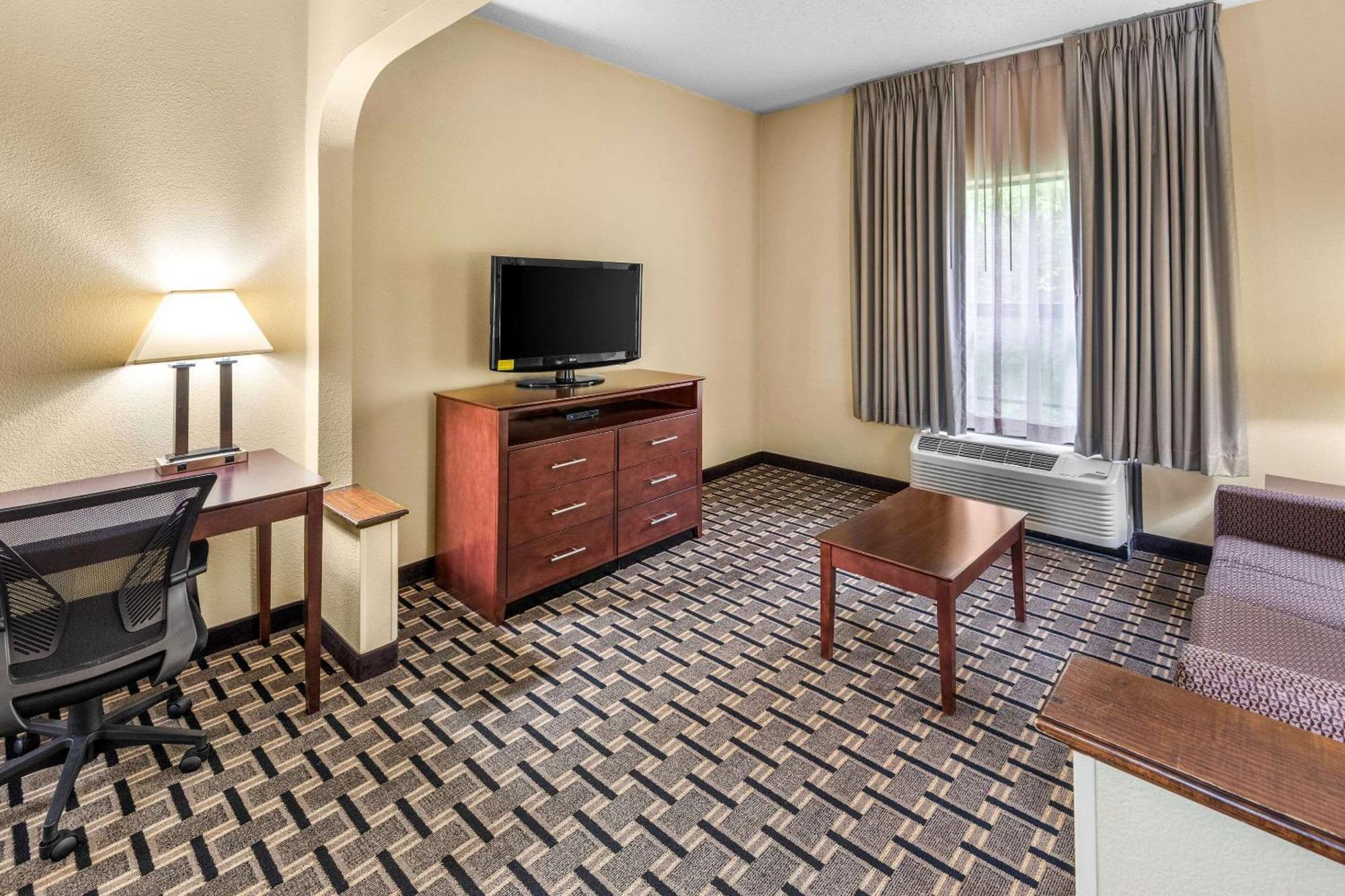 Clarion Inn & Suites Northwest Indianapolis Dış mekan fotoğraf