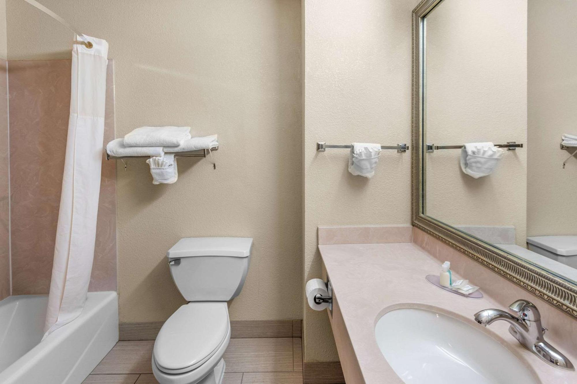 Clarion Inn & Suites Northwest Indianapolis Dış mekan fotoğraf