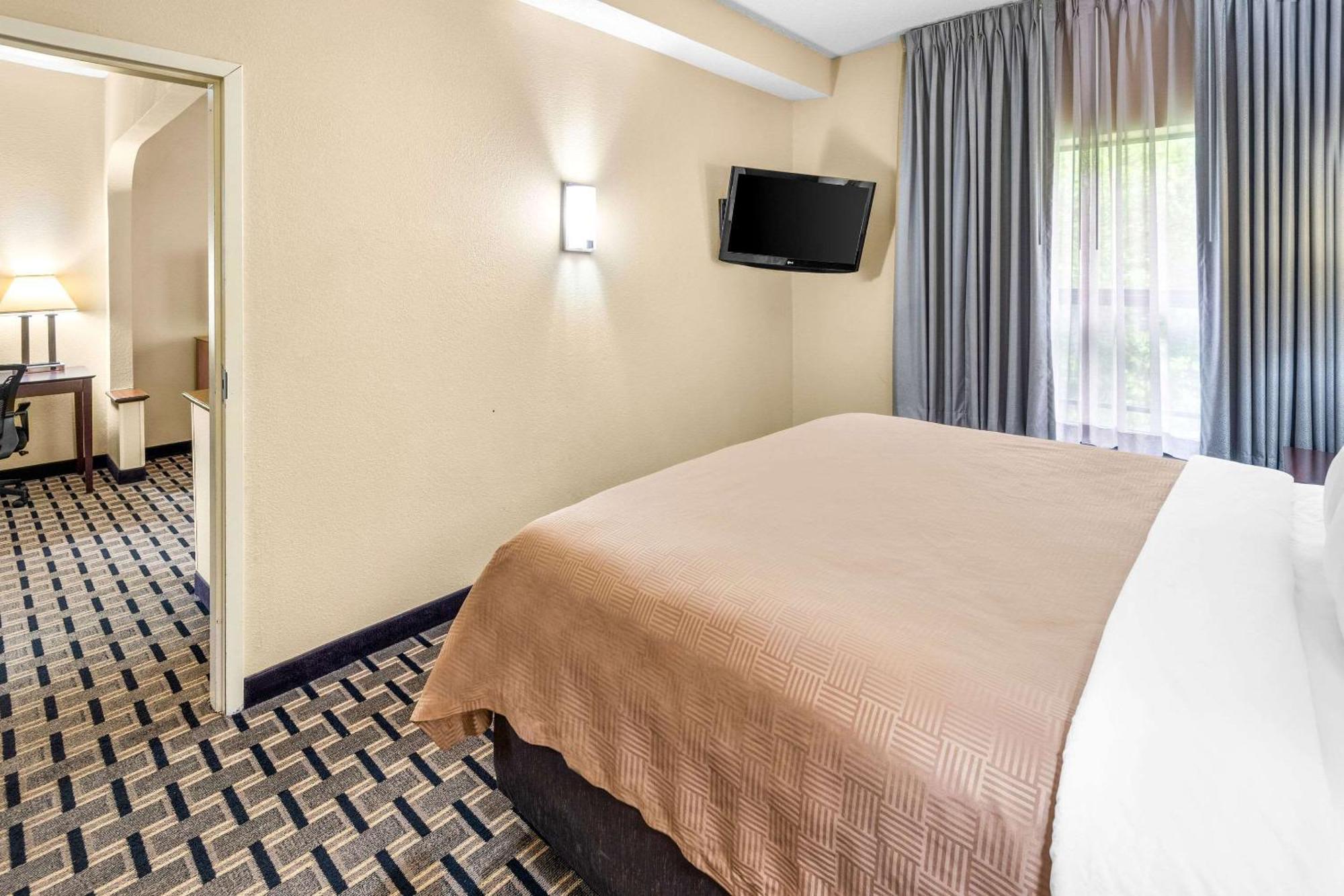 Clarion Inn & Suites Northwest Indianapolis Dış mekan fotoğraf