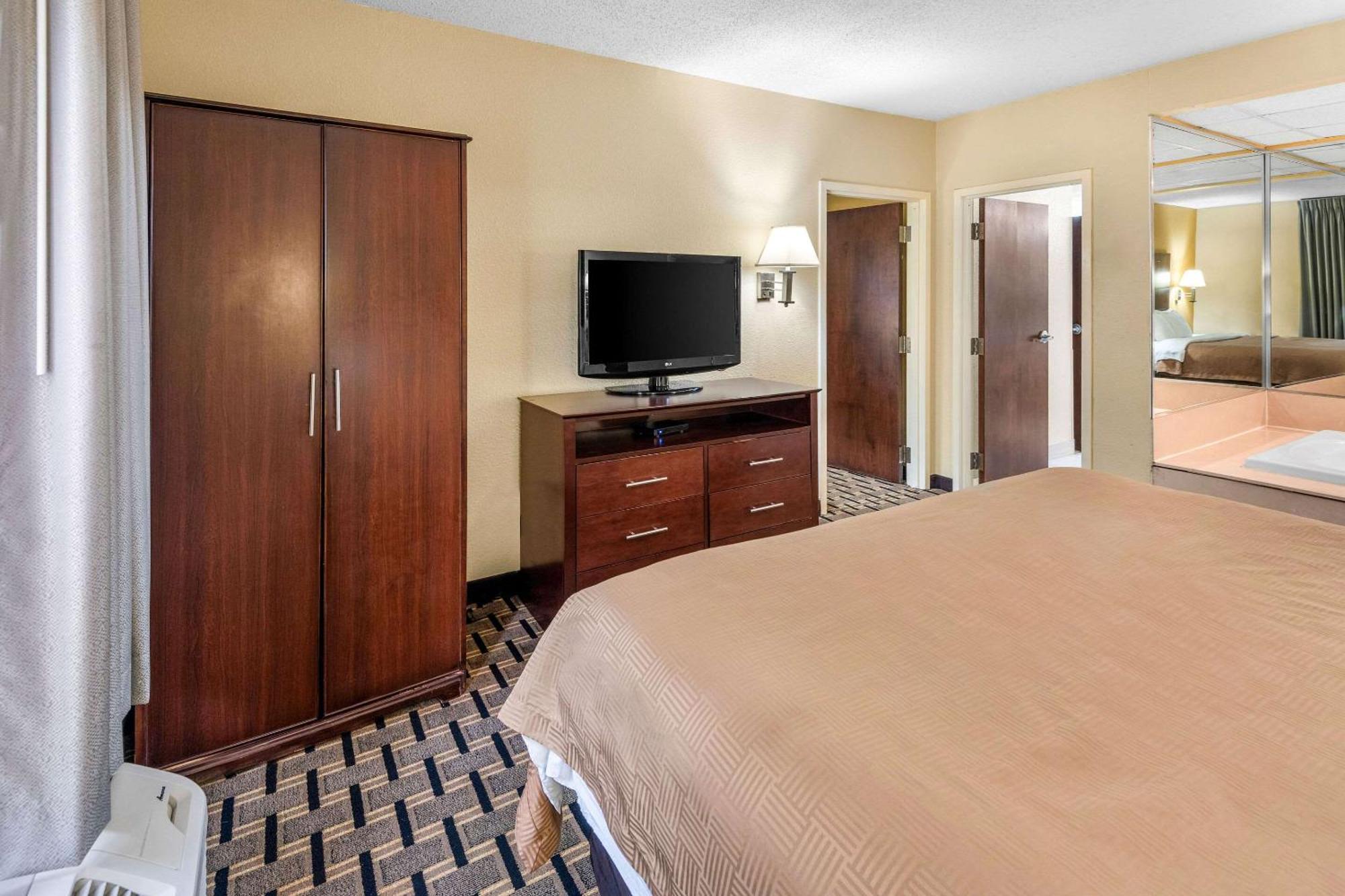 Clarion Inn & Suites Northwest Indianapolis Dış mekan fotoğraf