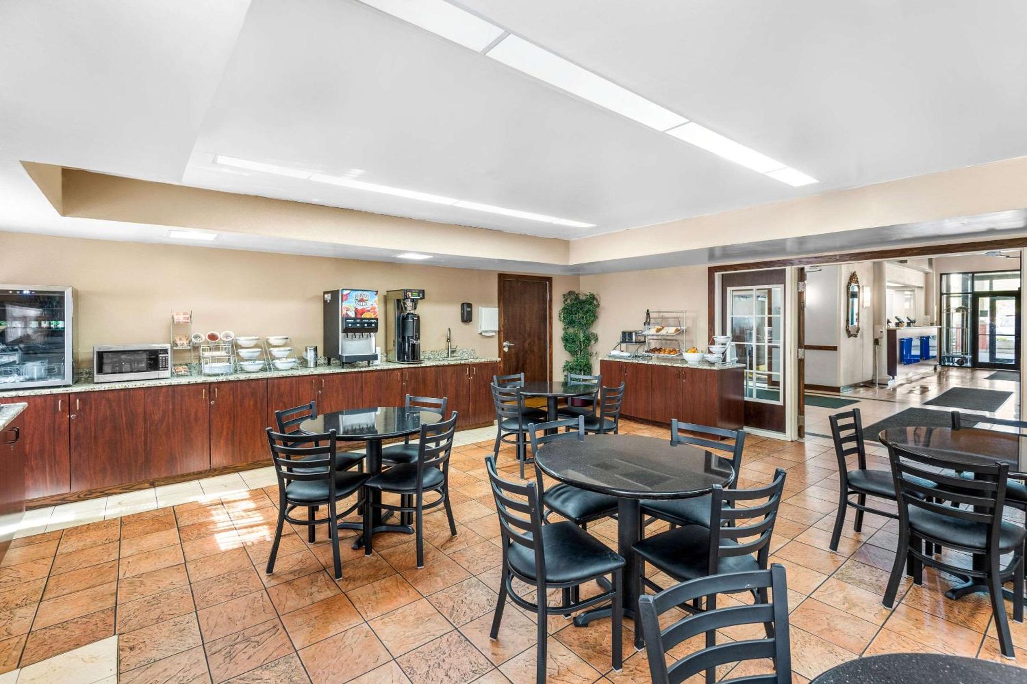 Clarion Inn & Suites Northwest Indianapolis Dış mekan fotoğraf