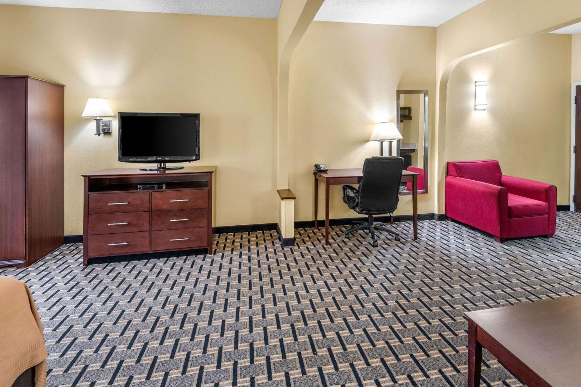 Clarion Inn & Suites Northwest Indianapolis Dış mekan fotoğraf