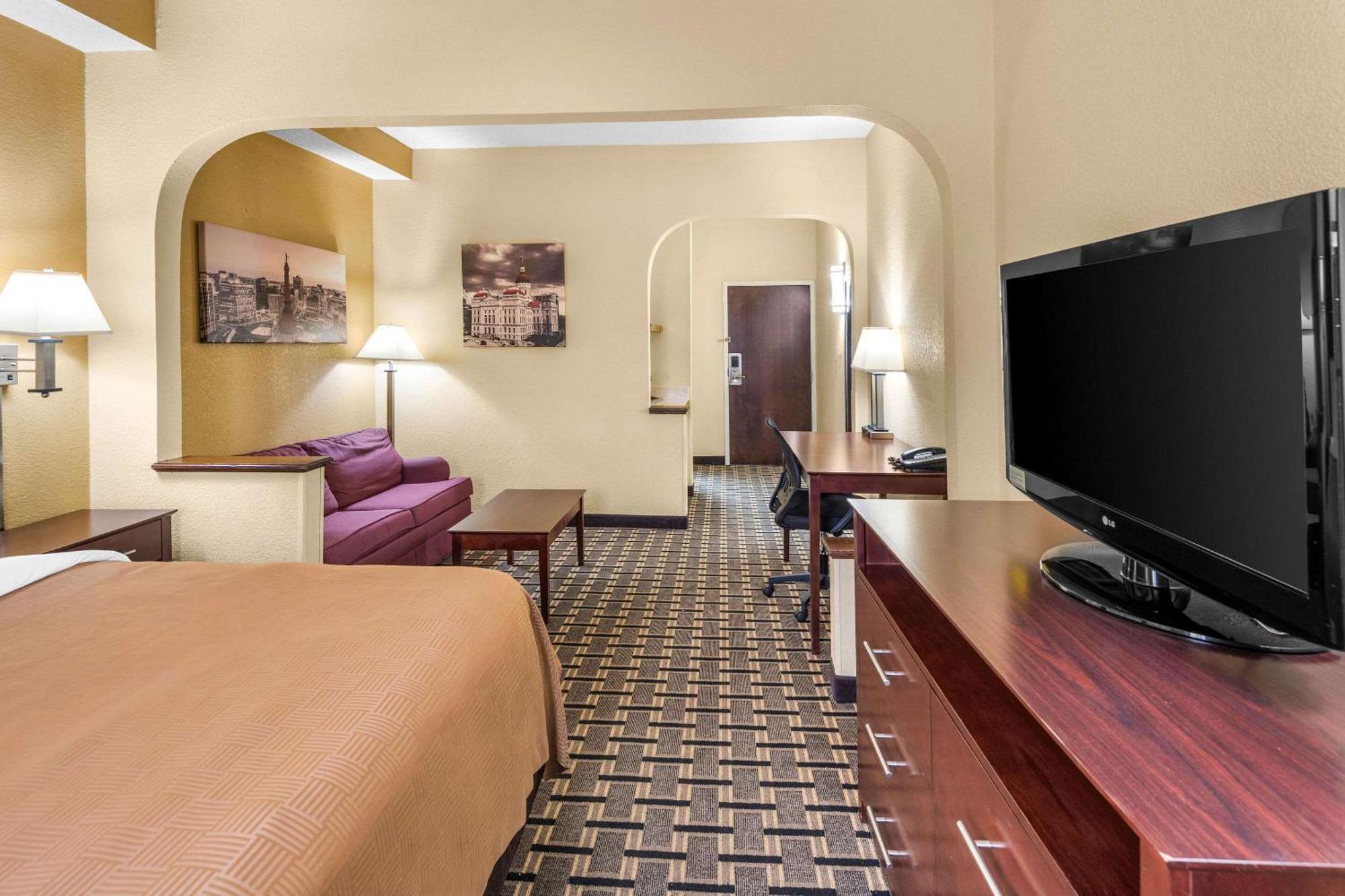 Clarion Inn & Suites Northwest Indianapolis Dış mekan fotoğraf