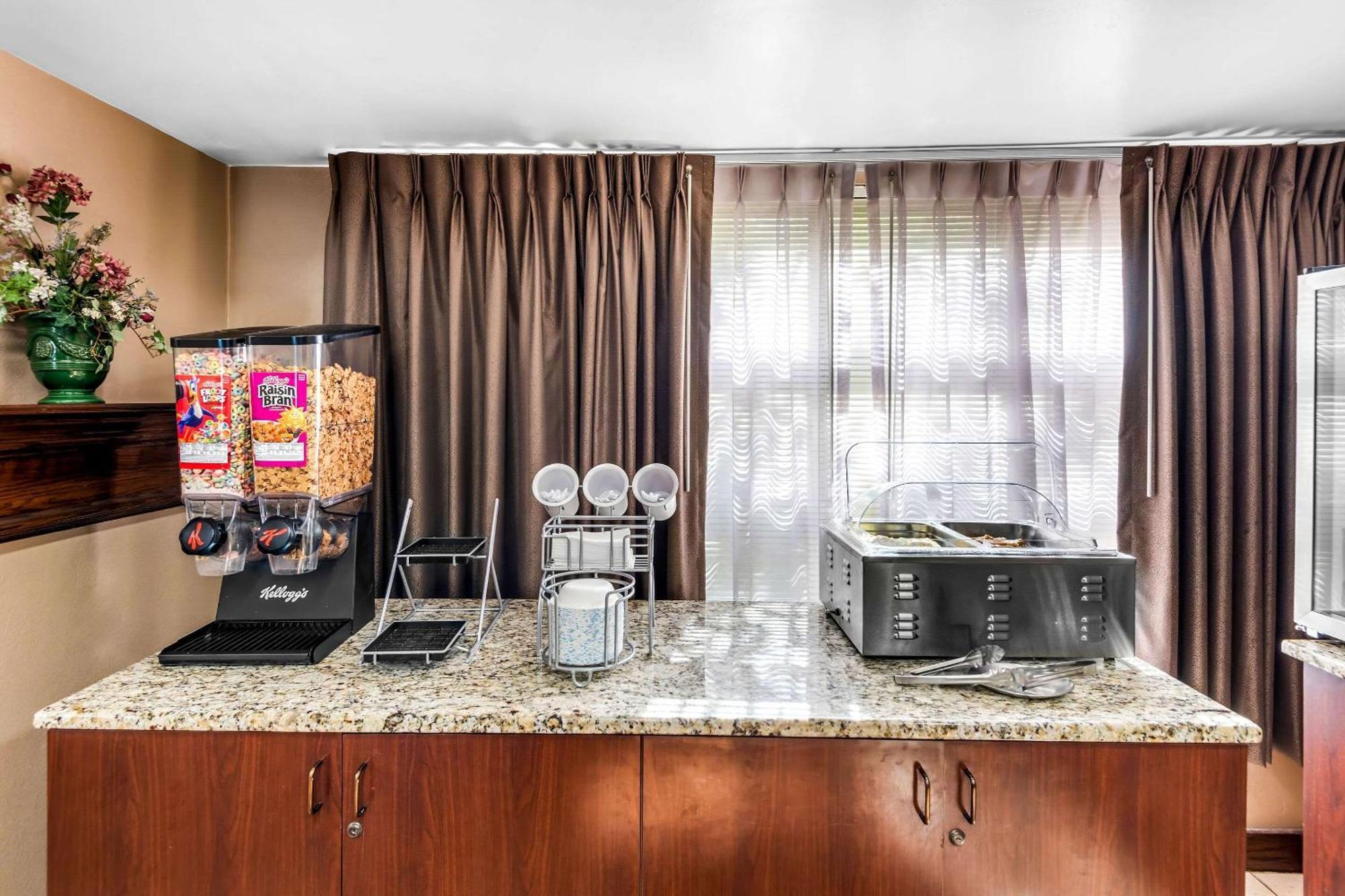 Clarion Inn & Suites Northwest Indianapolis Dış mekan fotoğraf