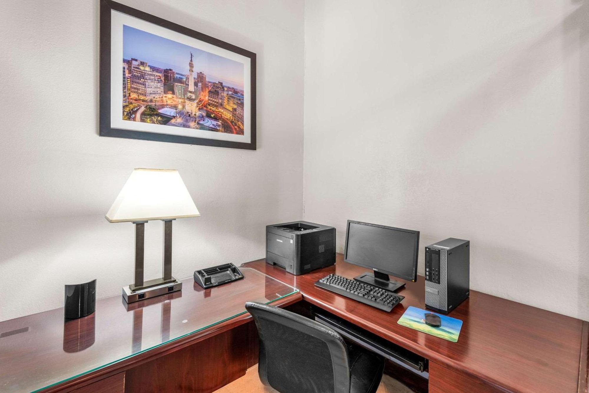 Clarion Inn & Suites Northwest Indianapolis Dış mekan fotoğraf