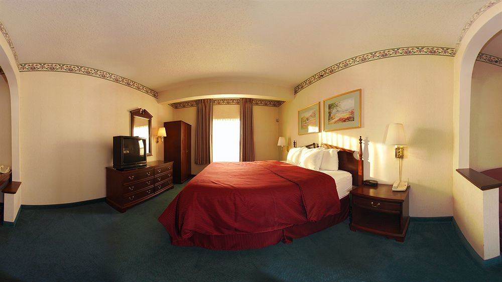 Clarion Inn & Suites Northwest Indianapolis Dış mekan fotoğraf